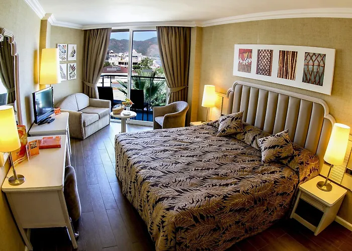 Elegance International Szálloda 5*