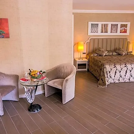 Elegance International 5*