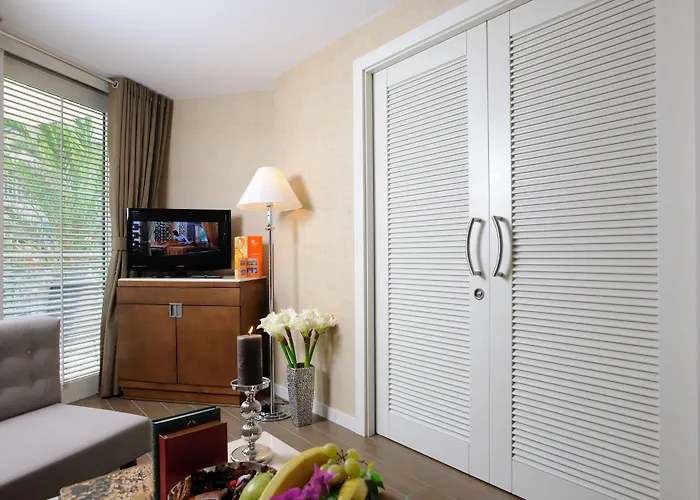 Elegance International 5*