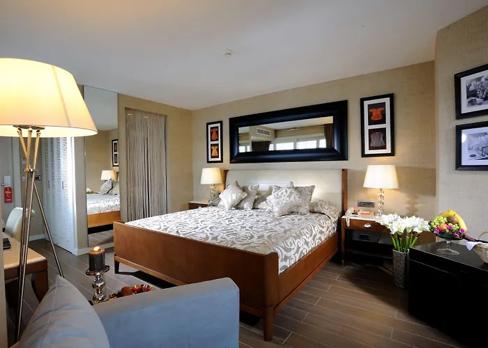 Elegance International Hotell 5*