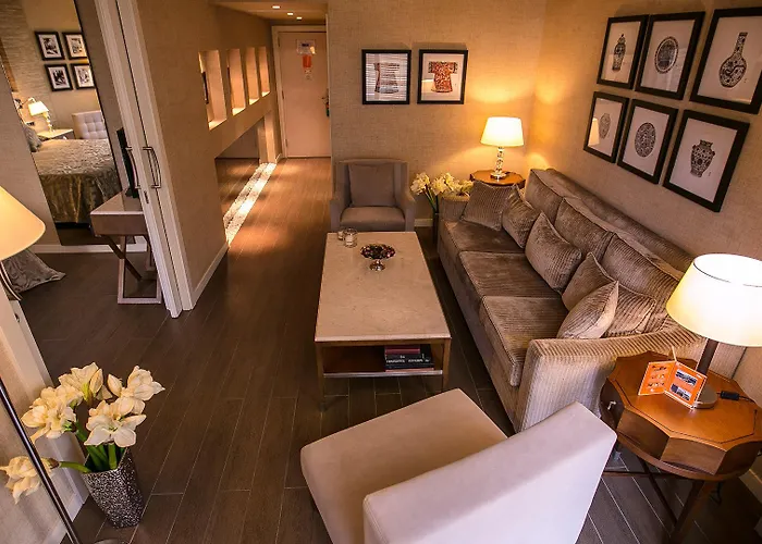 Elegance International Hotell